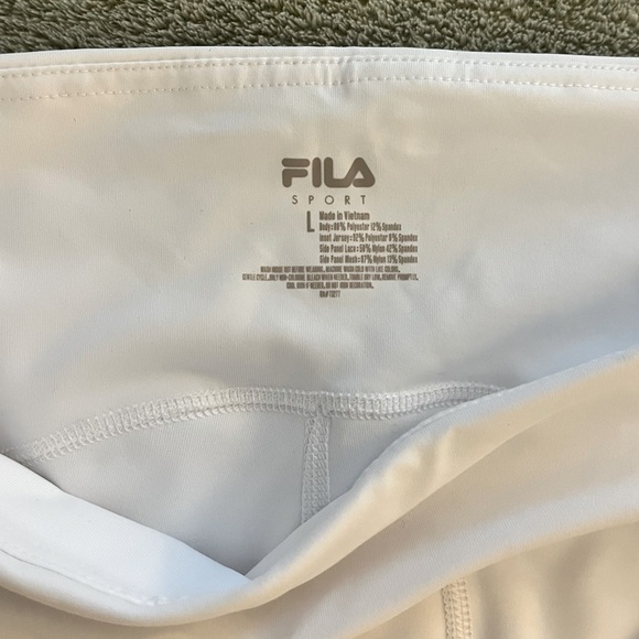 Fila Cropped Sports Yoga Leggings White Lace Pockets NWOT Size Large - Picture 4 of 12